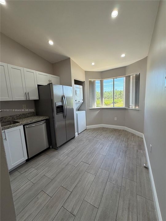 For Rent: $2,300 (2 beds, 2 baths, 900 Square Feet)