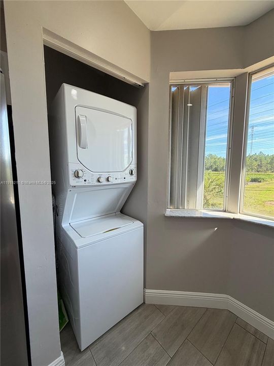 For Rent: $2,300 (2 beds, 2 baths, 900 Square Feet)