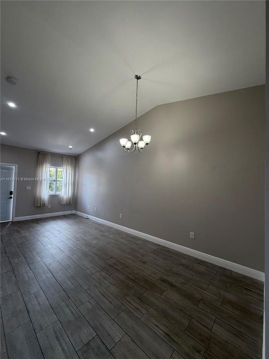 For Rent: $2,300 (2 beds, 2 baths, 900 Square Feet)