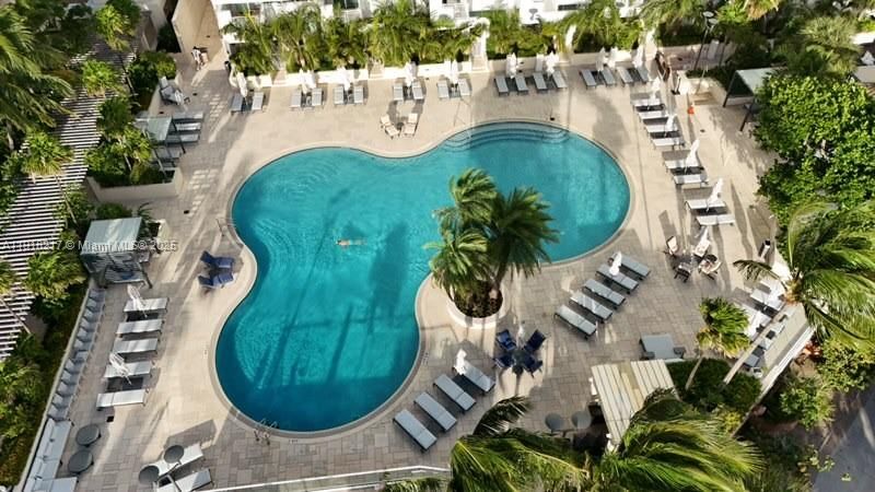 For Sale: $1,385,000 (1 beds, 2 baths, 1160 Square Feet)