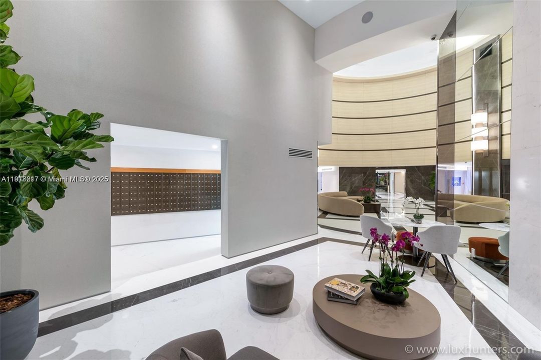 For Sale: $1,385,000 (1 beds, 2 baths, 1160 Square Feet)