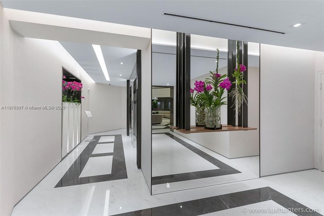 For Sale: $1,385,000 (1 beds, 2 baths, 1160 Square Feet)