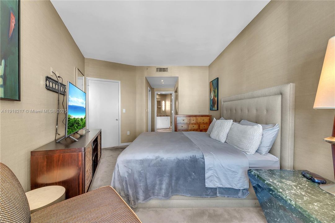 For Sale: $1,385,000 (1 beds, 2 baths, 1160 Square Feet)