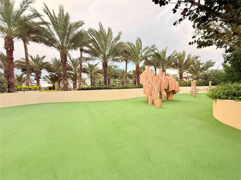 For Sale: $1,385,000 (1 beds, 2 baths, 1160 Square Feet)