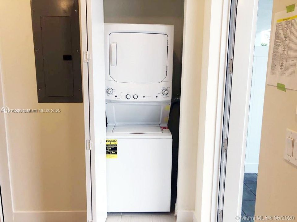 For Rent: $3,300 (3 beds, 2 baths, 1322 Square Feet)