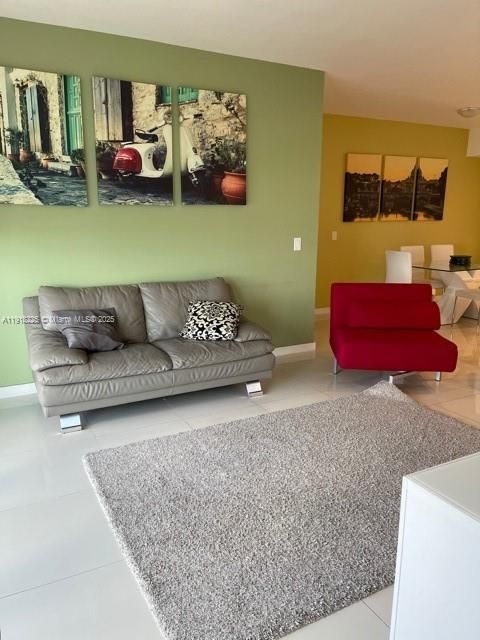 For Rent: $3,200 (2 beds, 2 baths, 1076 Square Feet)