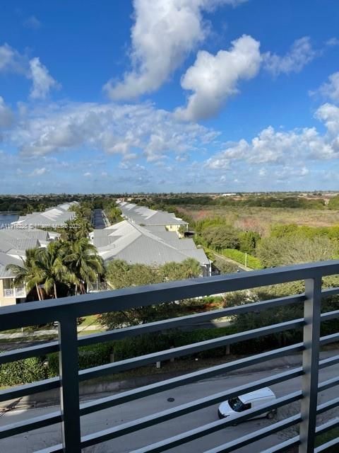 For Rent: $3,200 (2 beds, 2 baths, 1076 Square Feet)