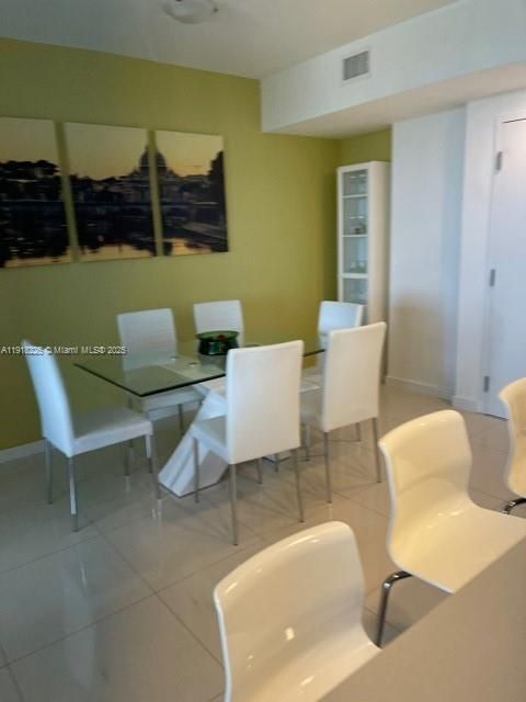 For Rent: $3,200 (2 beds, 2 baths, 1076 Square Feet)