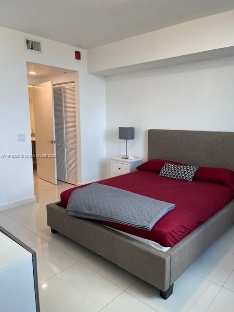 For Rent: $3,200 (2 beds, 2 baths, 1076 Square Feet)