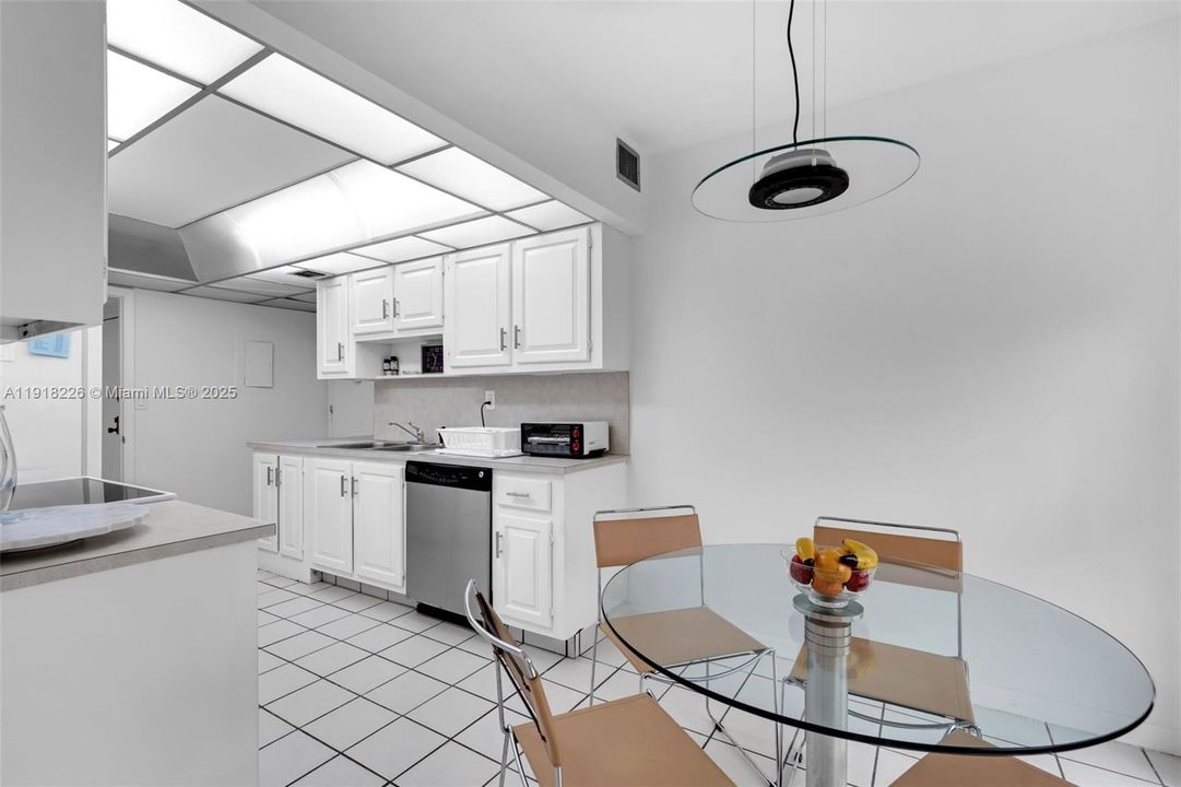 For Rent: $5,900 (2 beds, 2 baths, 1782 Square Feet)