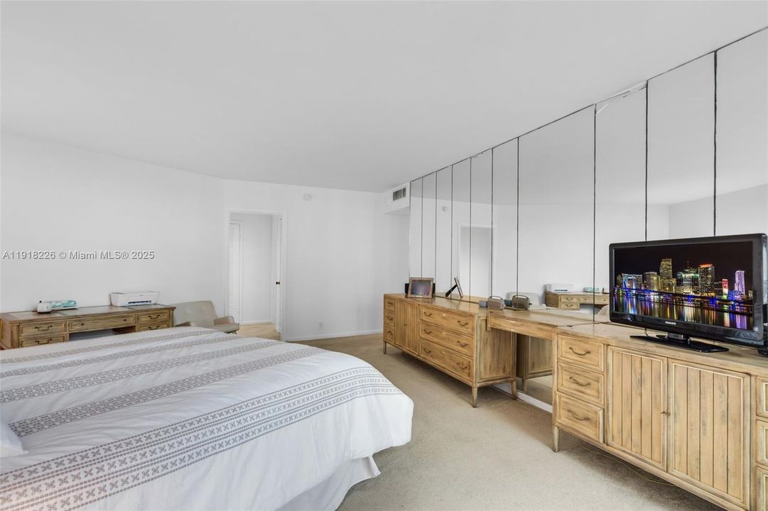 For Rent: $5,900 (2 beds, 2 baths, 1782 Square Feet)