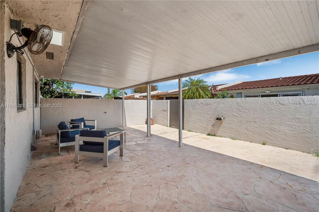 For Rent: $3,200 (3 beds, 2 baths, 1144 Square Feet)