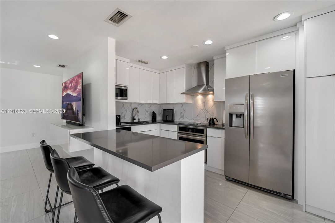 For Rent: $3,200 (3 beds, 2 baths, 1144 Square Feet)