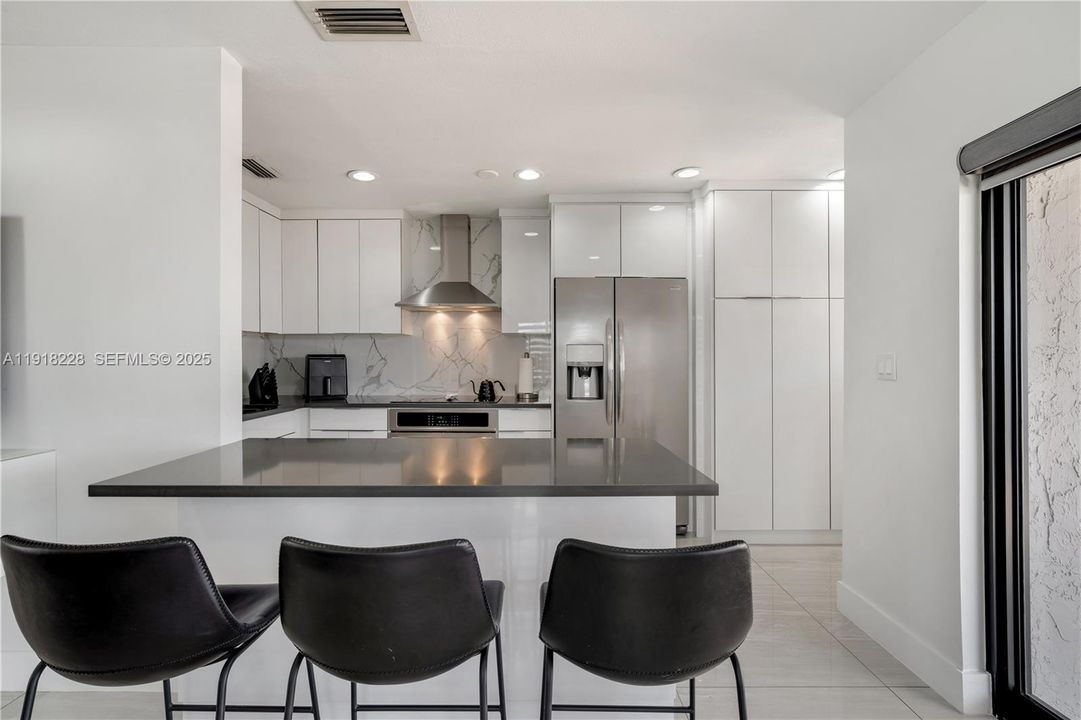 For Rent: $3,200 (3 beds, 2 baths, 1144 Square Feet)