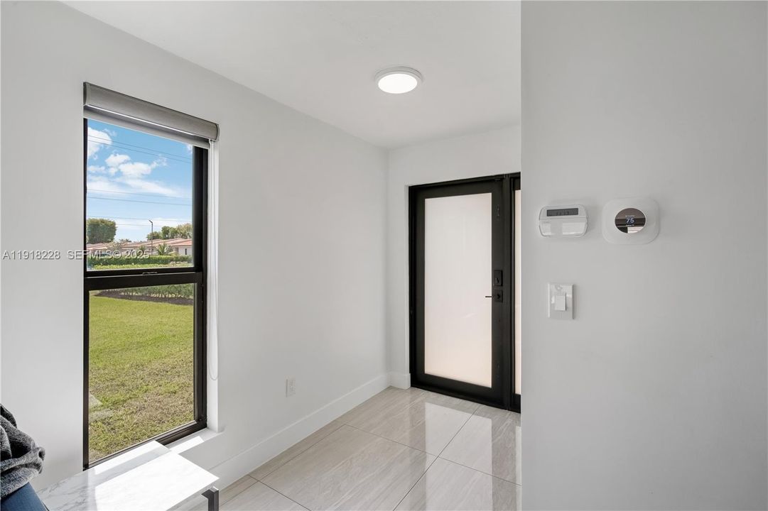 For Rent: $3,200 (3 beds, 2 baths, 1144 Square Feet)