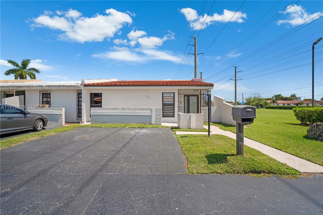 For Rent: $3,200 (3 beds, 2 baths, 1144 Square Feet)