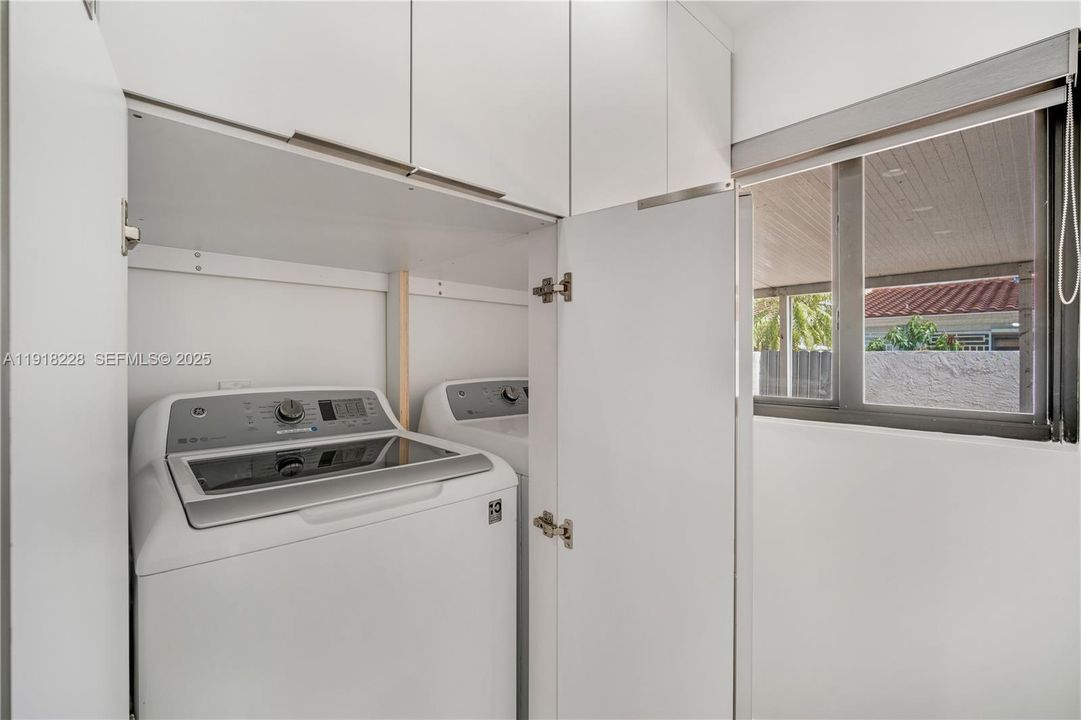 For Rent: $3,200 (3 beds, 2 baths, 1144 Square Feet)