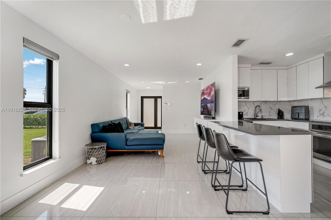 For Rent: $3,200 (3 beds, 2 baths, 1144 Square Feet)