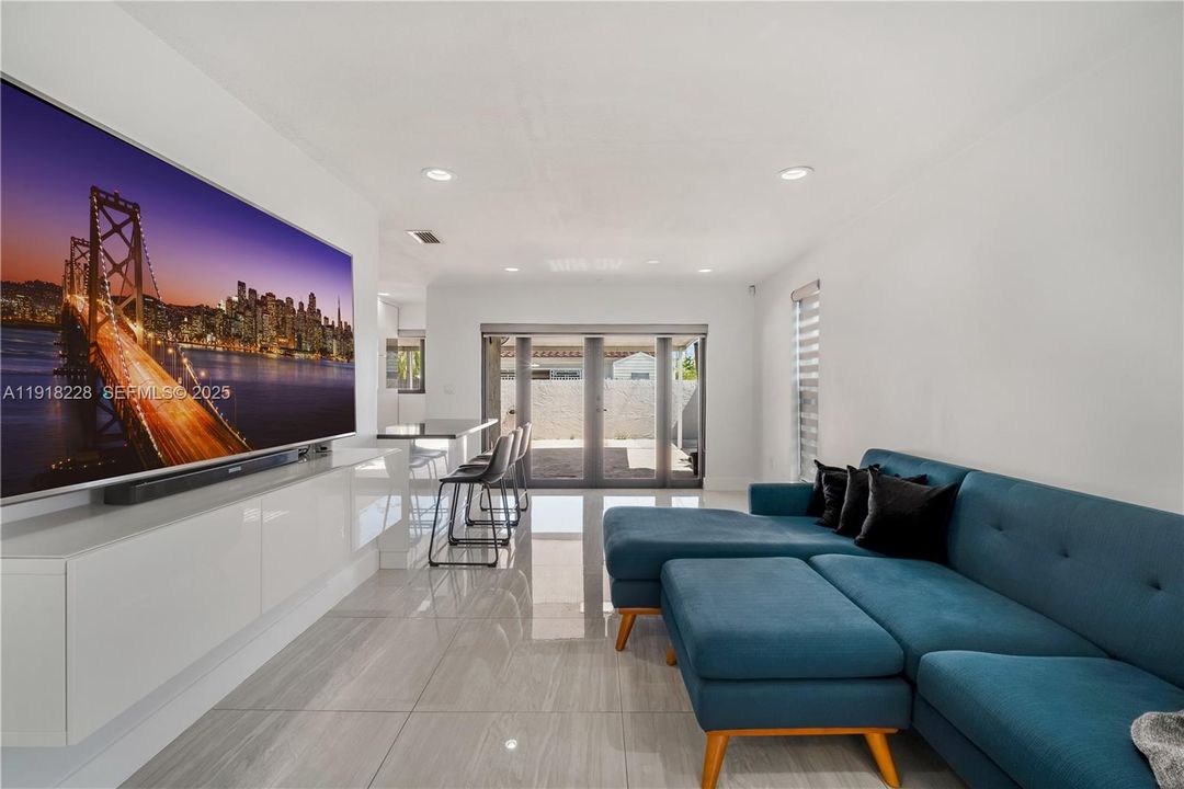 For Rent: $3,200 (3 beds, 2 baths, 1144 Square Feet)