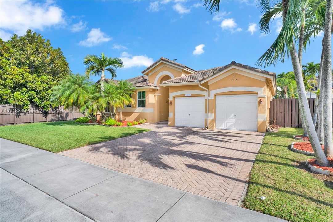 待售: $659,000 (4 贝兹, 2 浴室, 1888 平方英尺)