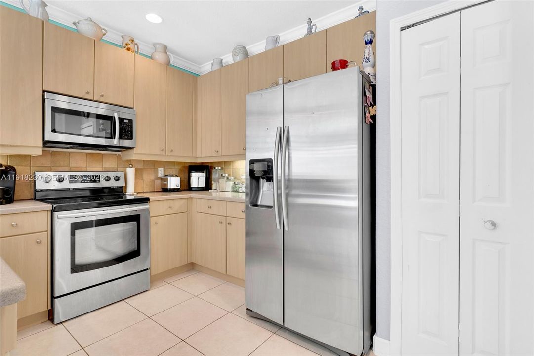 待售: $659,000 (4 贝兹, 2 浴室, 1888 平方英尺)