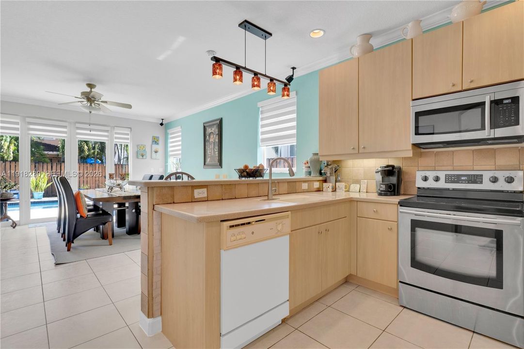 待售: $659,000 (4 贝兹, 2 浴室, 1888 平方英尺)