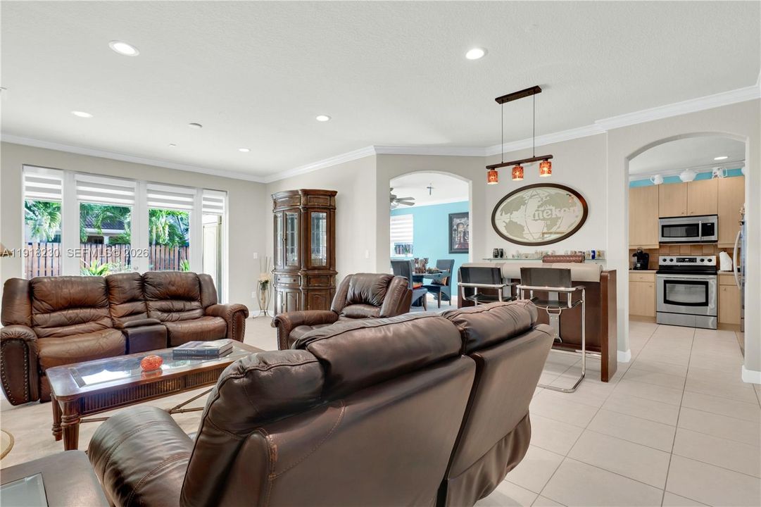 待售: $659,000 (4 贝兹, 2 浴室, 1888 平方英尺)