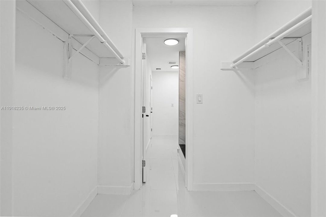 待售: $369,000 (3 贝兹, 1 浴室, 1152 平方英尺)