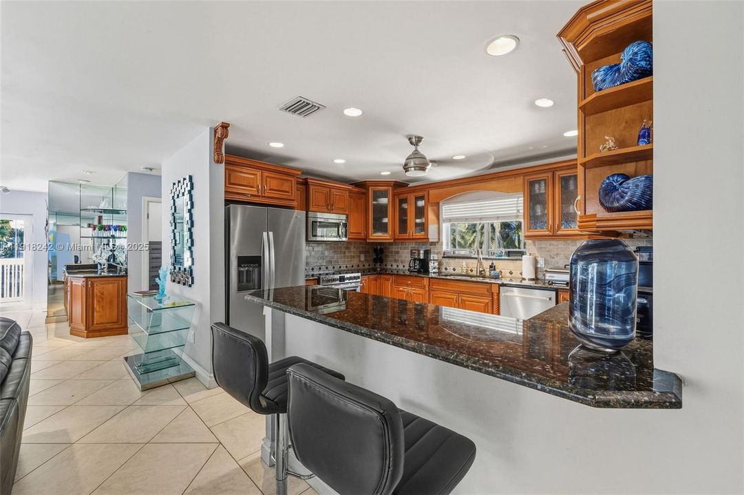 For Sale: $4,299,999 (4 beds, 4 baths, 1532 Square Feet)