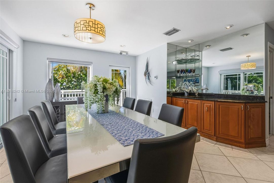 For Sale: $4,299,999 (4 beds, 4 baths, 1532 Square Feet)