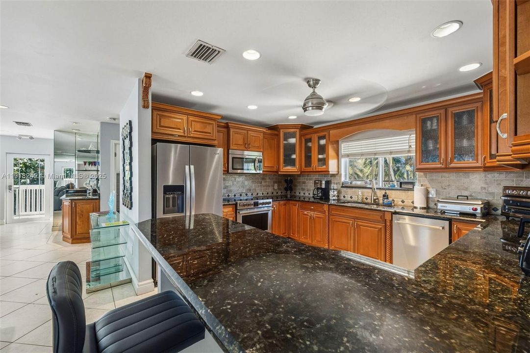 For Sale: $4,299,999 (4 beds, 4 baths, 1532 Square Feet)