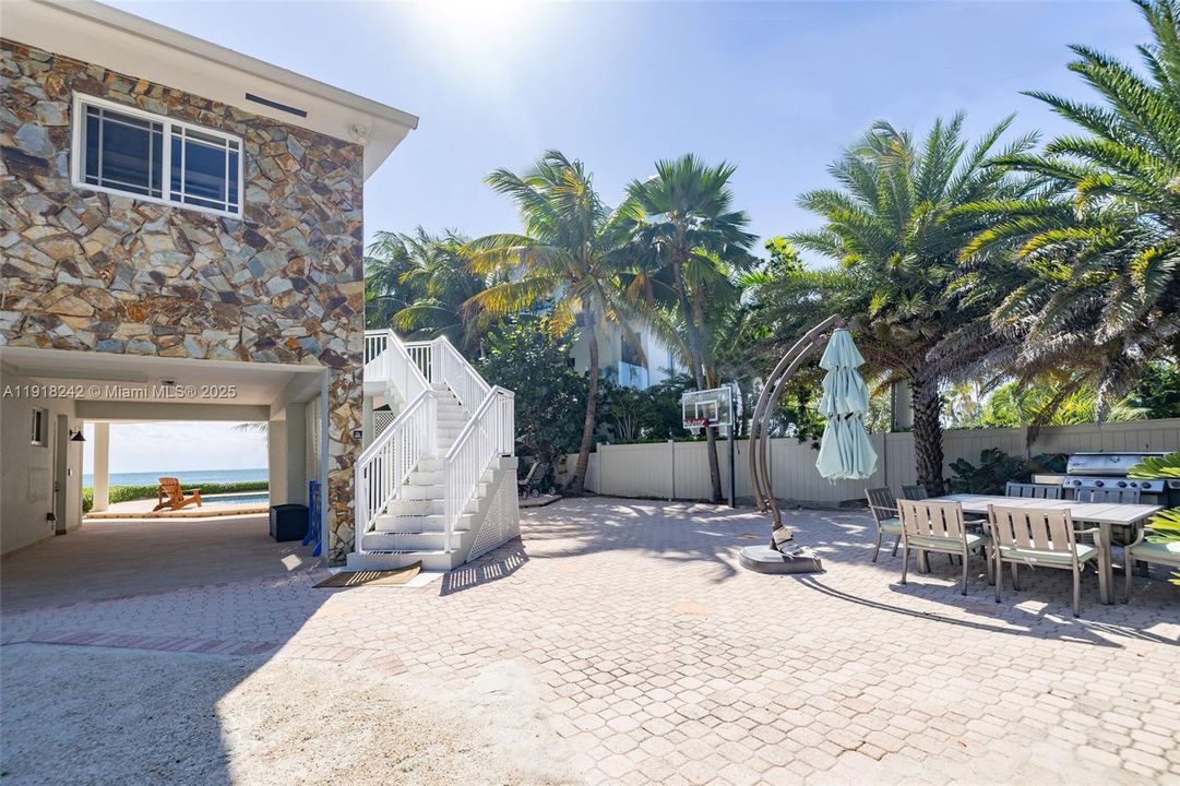 For Sale: $4,299,999 (4 beds, 4 baths, 1532 Square Feet)