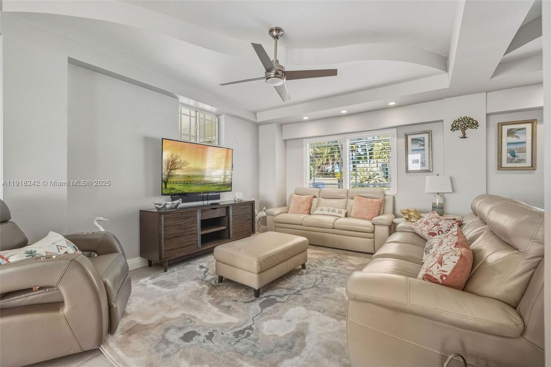 For Sale: $4,299,999 (4 beds, 4 baths, 1532 Square Feet)