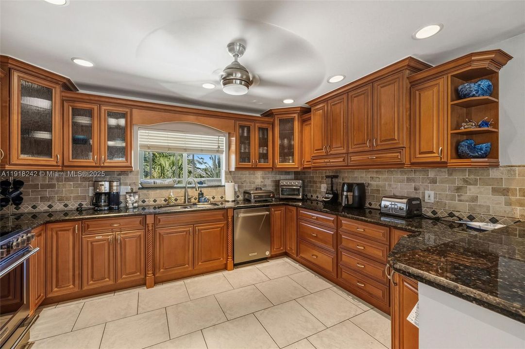 For Sale: $4,299,999 (4 beds, 4 baths, 1532 Square Feet)