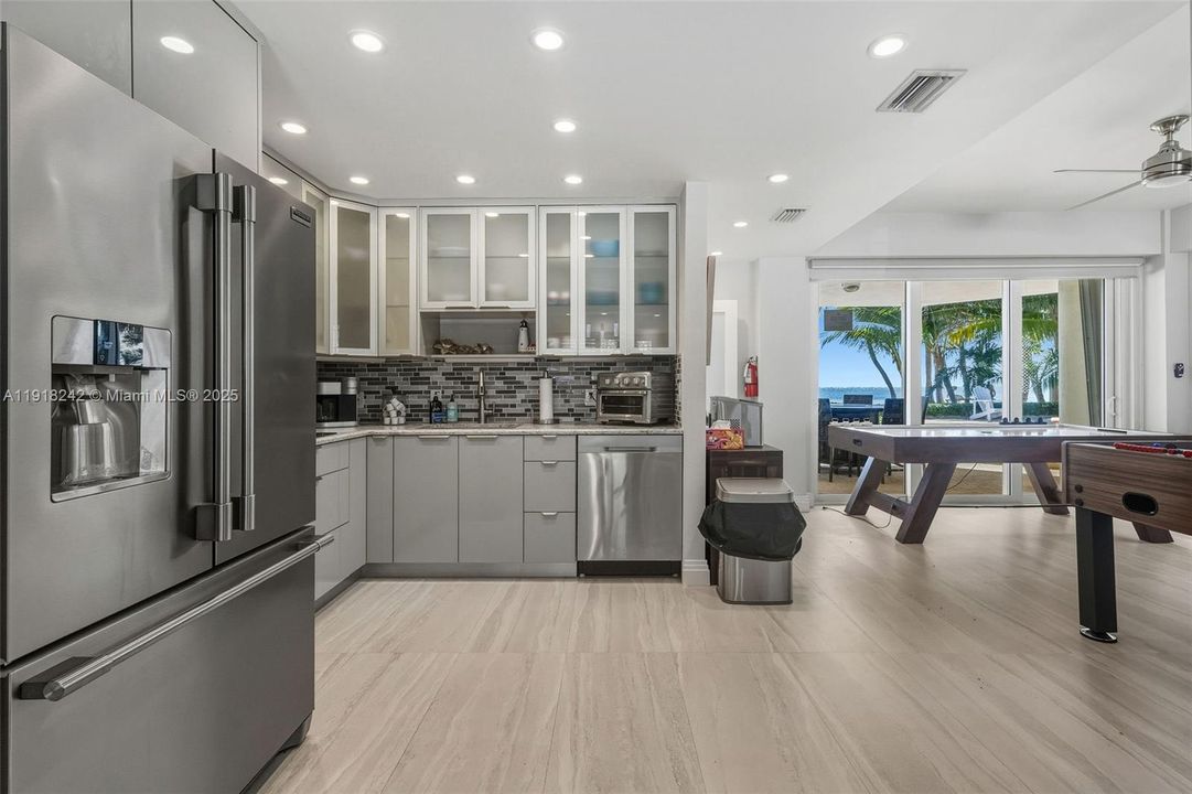 For Sale: $4,299,999 (4 beds, 4 baths, 1532 Square Feet)