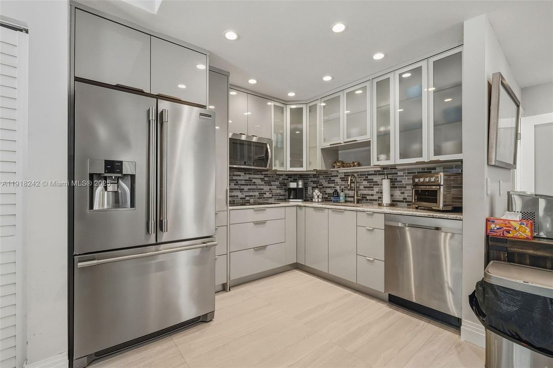 For Sale: $4,299,999 (4 beds, 4 baths, 1532 Square Feet)