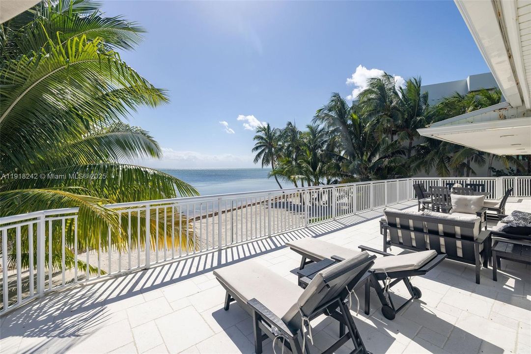 For Sale: $4,299,999 (4 beds, 4 baths, 1532 Square Feet)