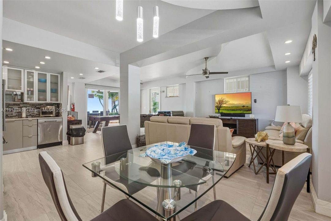 For Sale: $4,299,999 (4 beds, 4 baths, 1532 Square Feet)