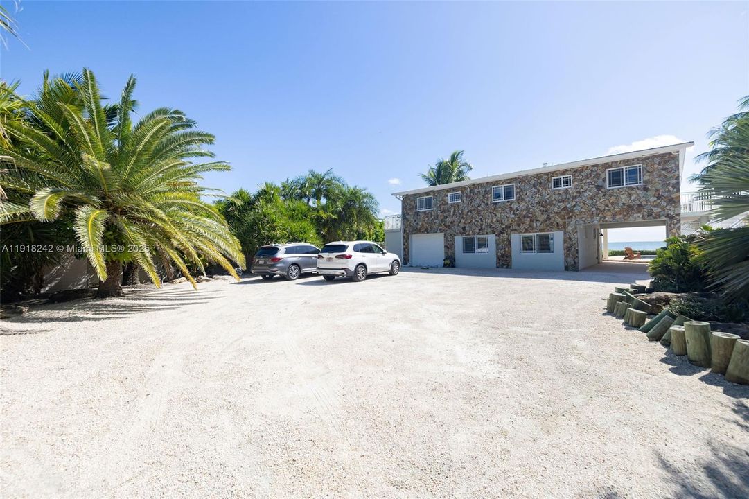 For Sale: $4,299,999 (4 beds, 4 baths, 1532 Square Feet)