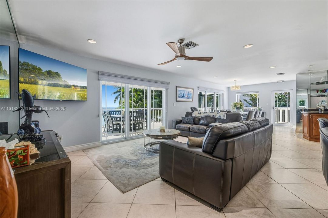 For Sale: $4,299,999 (4 beds, 4 baths, 1532 Square Feet)