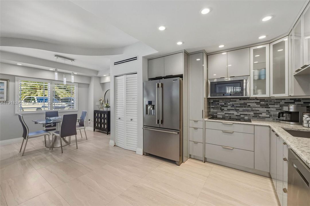 For Sale: $4,299,999 (4 beds, 4 baths, 1532 Square Feet)