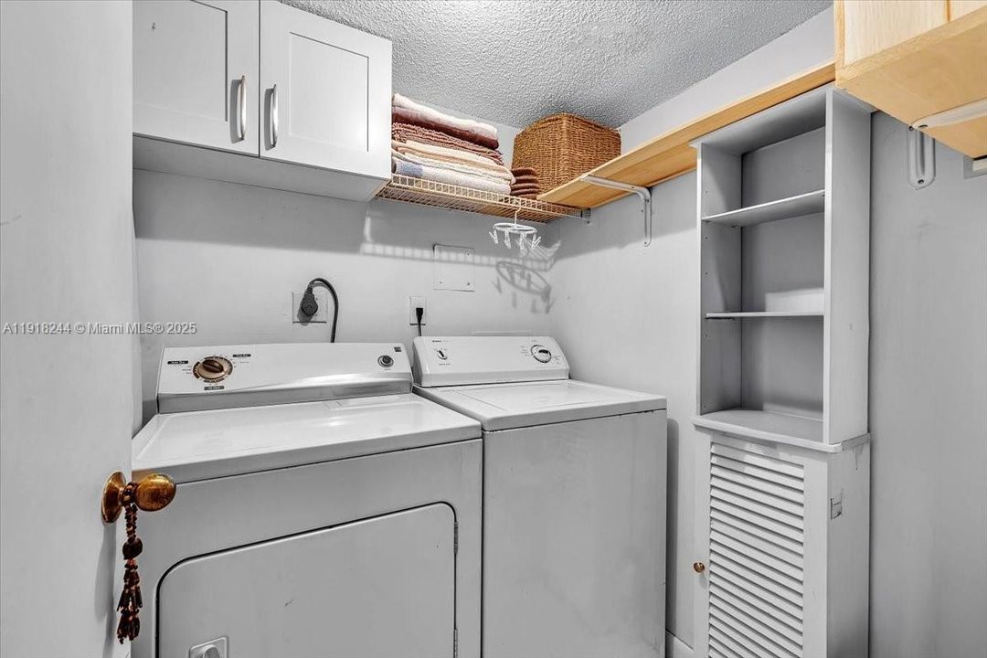 For Sale: $345,000 (3 beds, 2 baths, 1240 Square Feet)