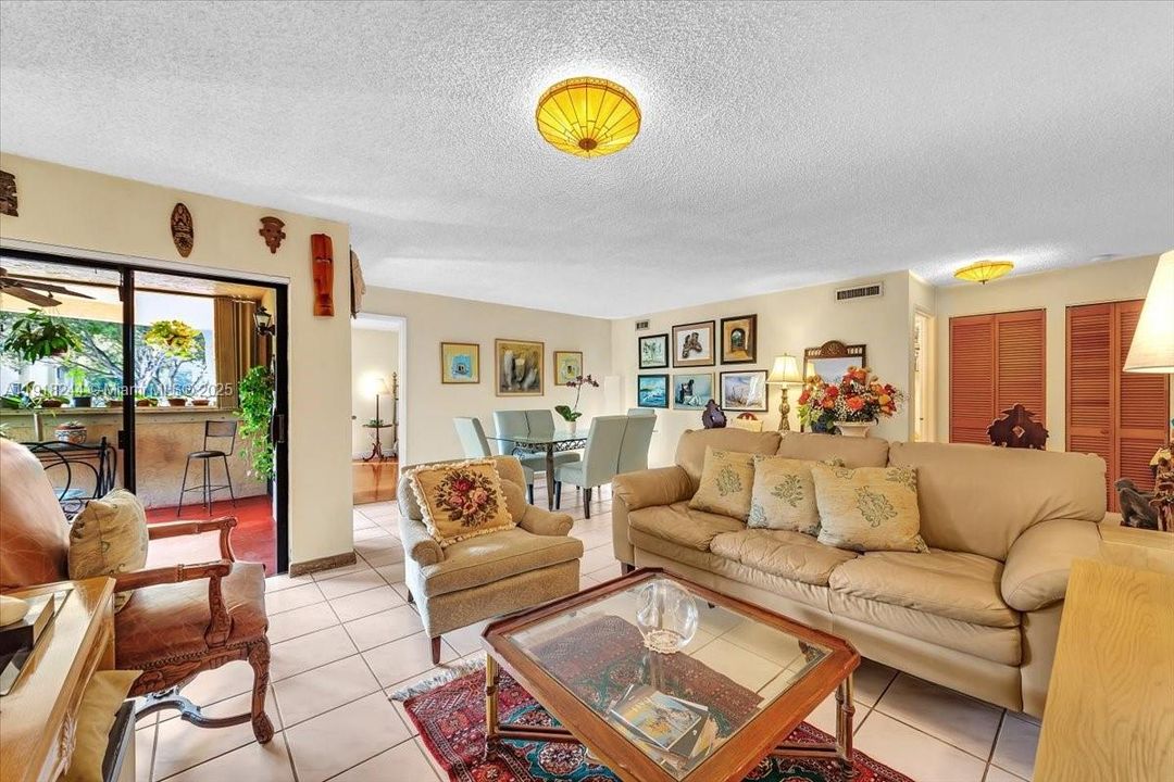 For Sale: $345,000 (3 beds, 2 baths, 1240 Square Feet)