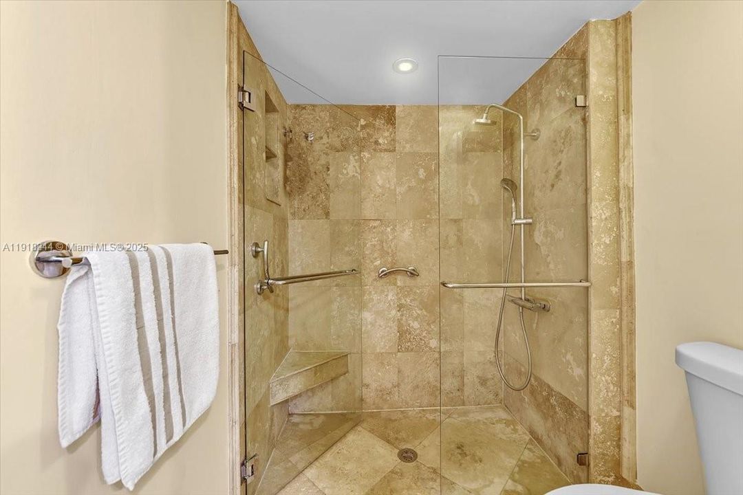 For Sale: $345,000 (3 beds, 2 baths, 1240 Square Feet)