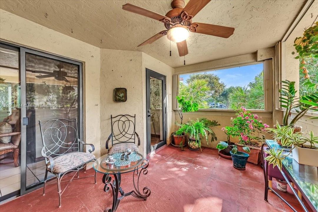 For Sale: $345,000 (3 beds, 2 baths, 1240 Square Feet)