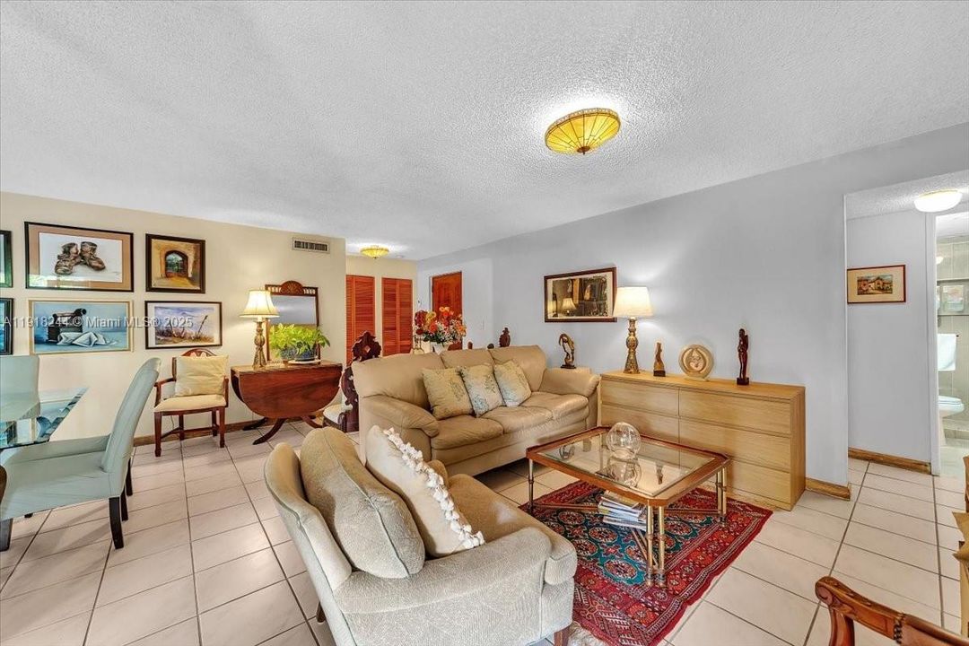 For Sale: $345,000 (3 beds, 2 baths, 1240 Square Feet)