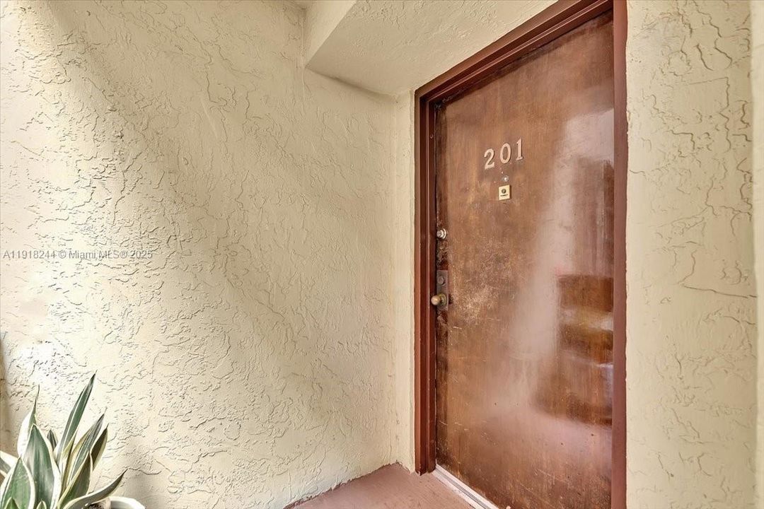 For Sale: $345,000 (3 beds, 2 baths, 1240 Square Feet)