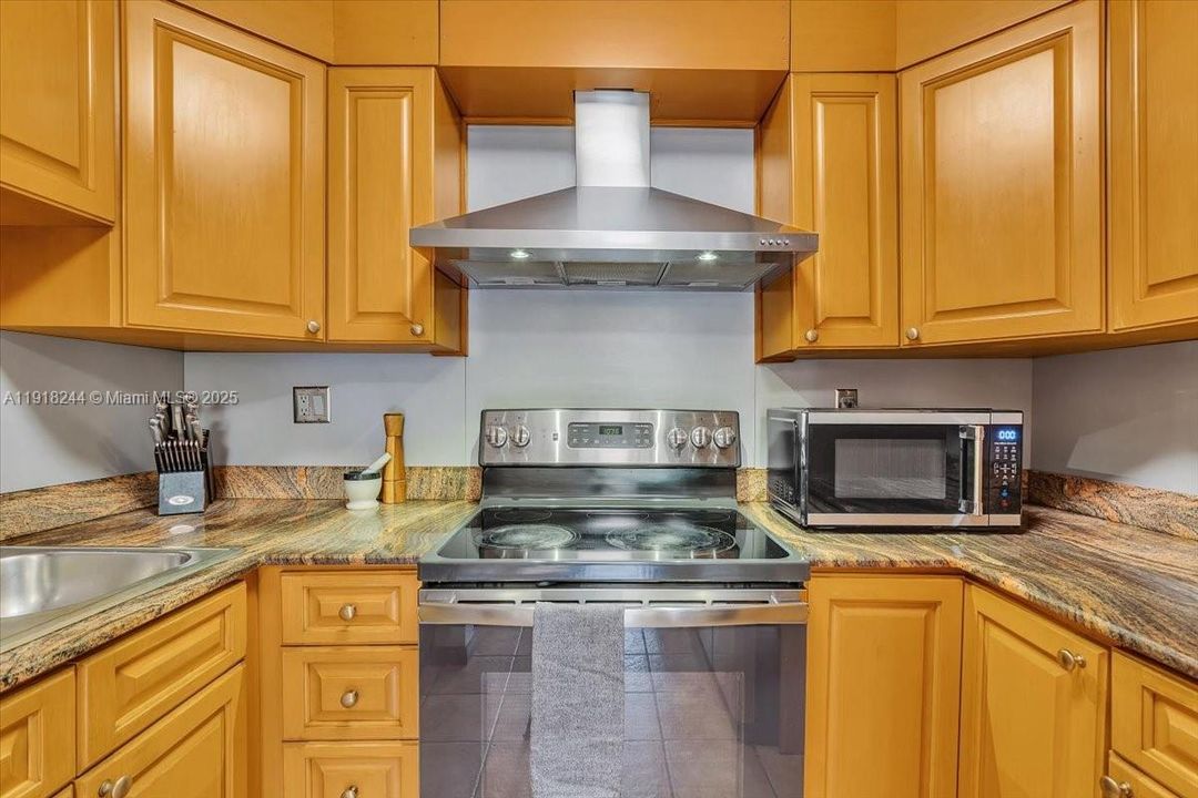 For Sale: $345,000 (3 beds, 2 baths, 1240 Square Feet)