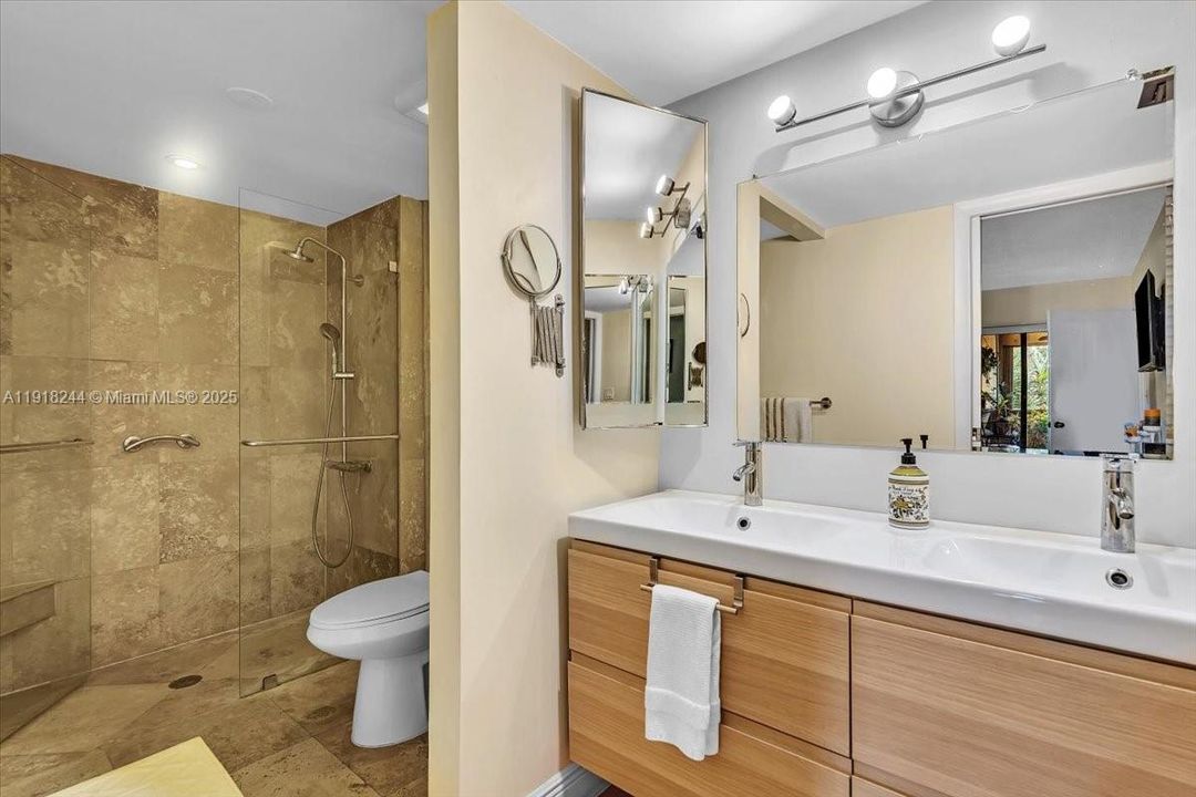 For Sale: $345,000 (3 beds, 2 baths, 1240 Square Feet)