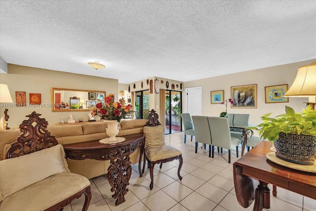 For Sale: $345,000 (3 beds, 2 baths, 1240 Square Feet)